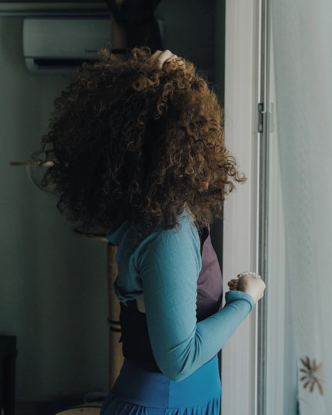 Photo shared by 김신혜 on June 27, 2022 tagging @aroundmagazine, and @4.0._clock.