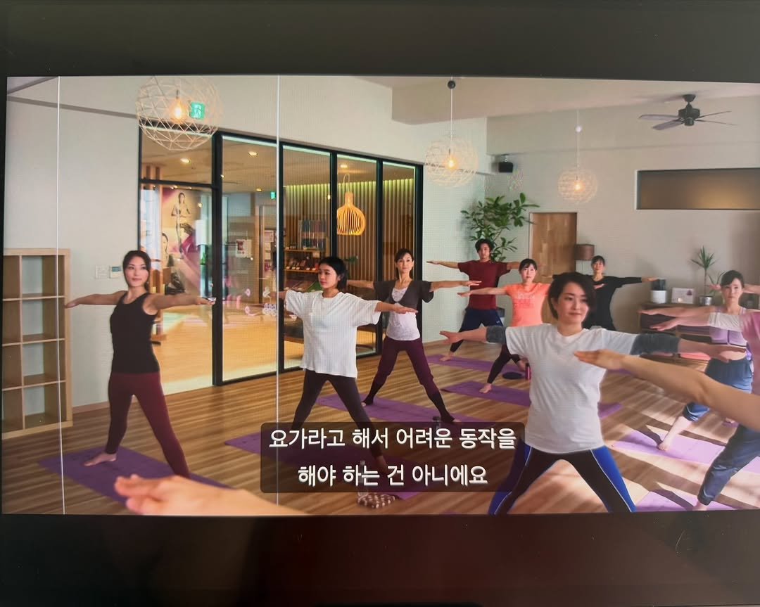 Photo by 김신혜 on January 28, 2026. May be an image of ‎yoga and ‎text that says '‎اله 요가라고 해서 어려운 동작을 해야 하는 건 아니에요‎'‎‎.