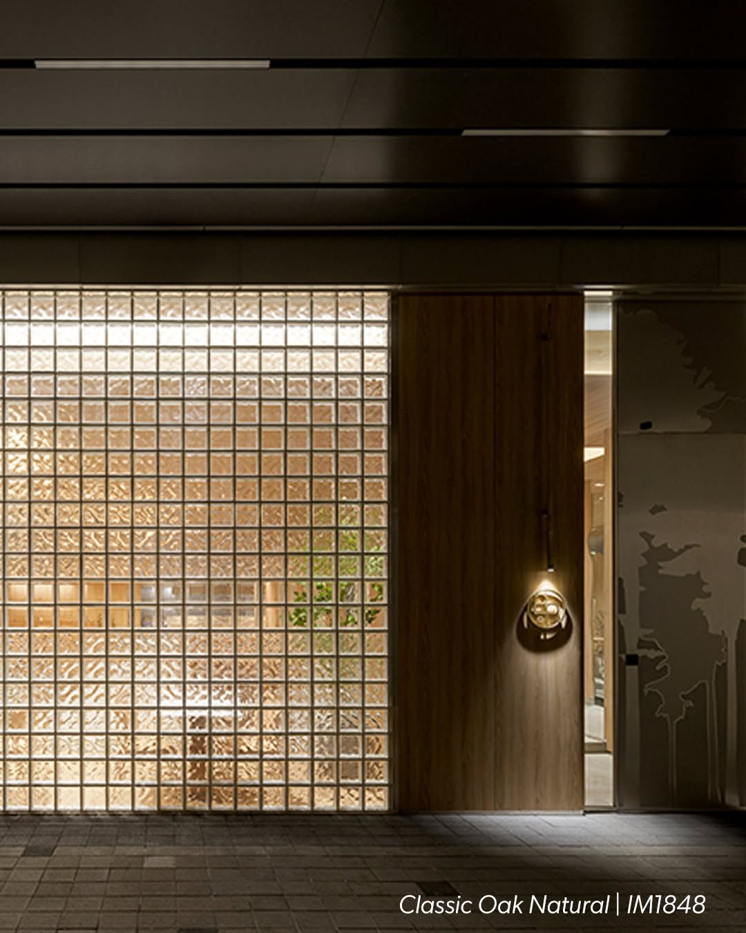 Photo by 퀵스텝 마루 on January 15, 2026. May be an image of lighting, hallway and text that says 'Classic ClassicOakNatural|IM1848 Oak Natural| IM1848'.