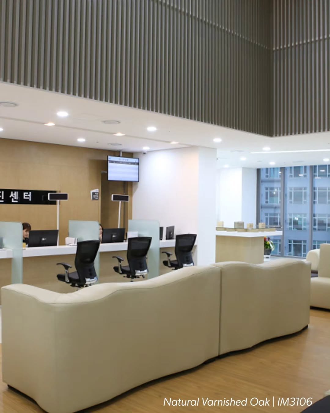 Photo by 퀵스텝 마루 on April 17, 2026. May be an image of lighting, sofa, indoors, hospital, office and text.