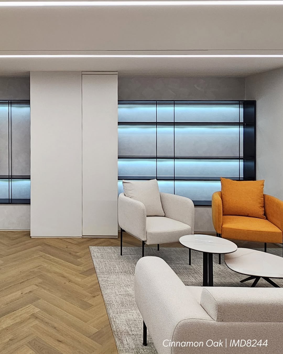 Photo by 퀵스텝 마루 on March 04, 2026. May be an image of lighting, sofa, living room, sliding door, indoors and text.