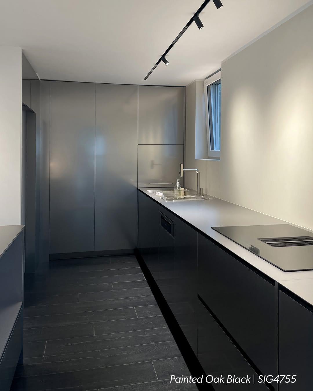 Photo by 퀵스텝 마루 on March 23, 2026. May be an image of sink, lighting, countertop, wash basin, kitchen appliance, indoors, kitchen and text.