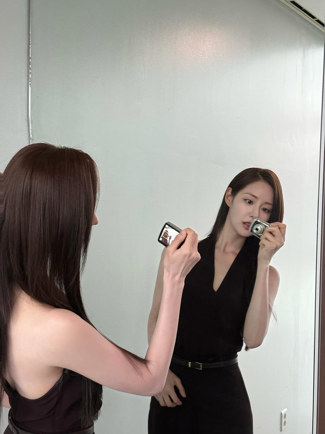 Photo shared by 신슬기 Shin Seul Ki on October 10, 2025 tagging @sbsdrama.official. May be an image of phone.