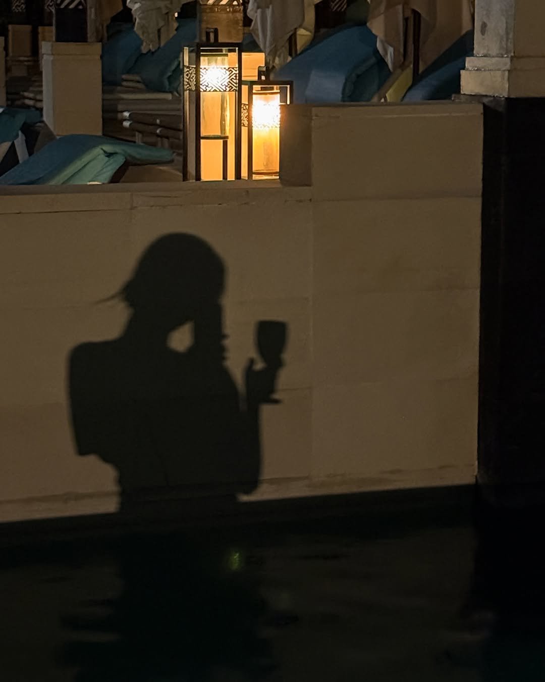 Photo by 신시아 on May 29, 2025. May be an image of gondola, lantern and night.