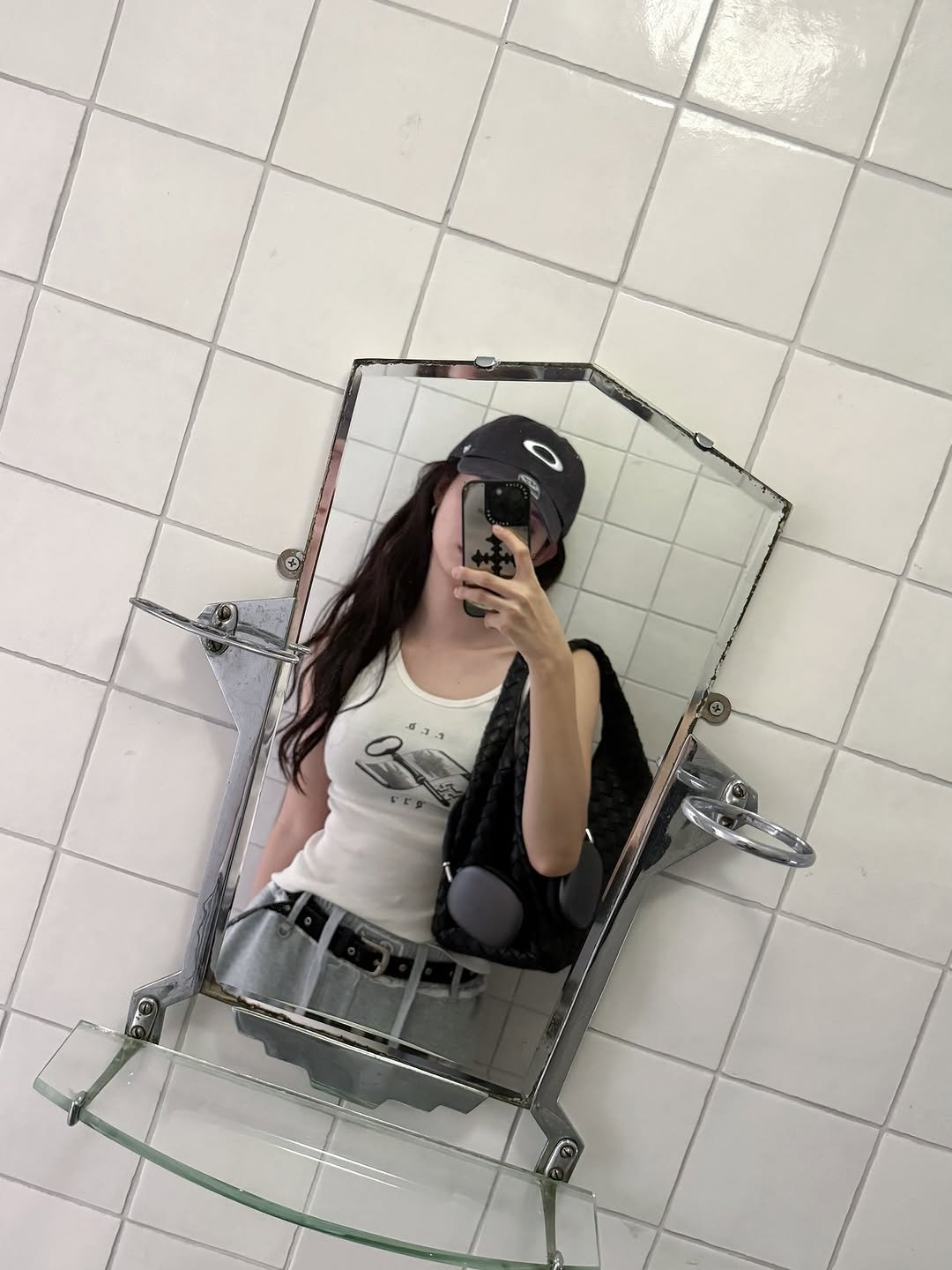 Photo by 신시아 on September 13, 2025. May be an image of 1 person, phone, mirror, shopping cart and text.