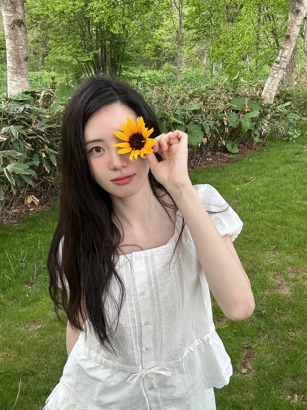 Photo shared by 신시아 on June 03, 2025 tagging @raive_studio. May be an image of sundress and flower.