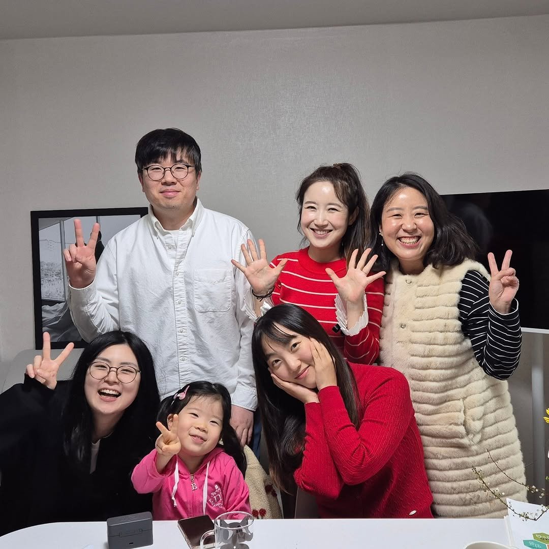 Photo by 행복부자 샤이니 | 건강. 마인드. 영어 on April 11, 2026. May be an image of one or more people and text.