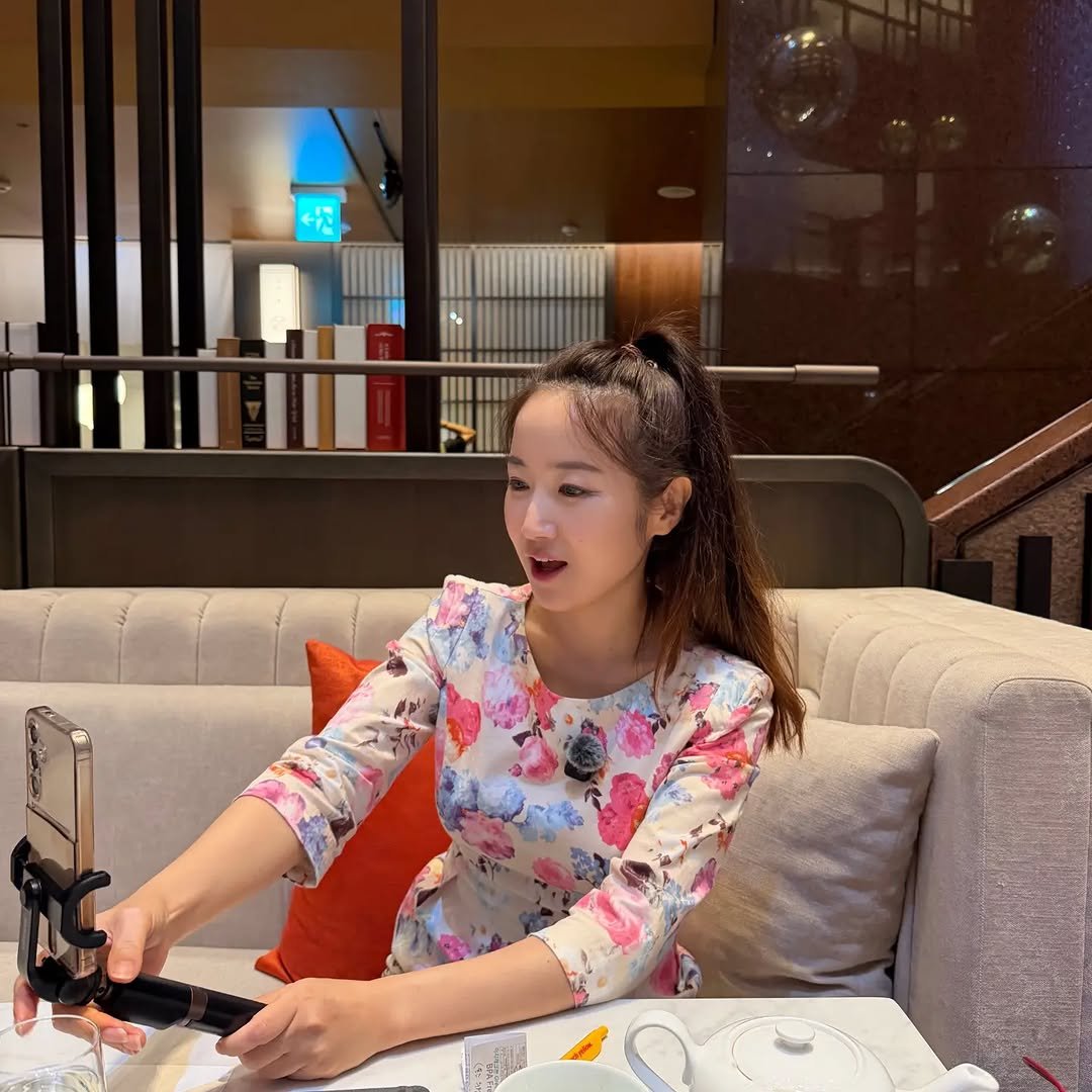 shiny_jaeyoung_kim 게시물 이미지: 오랜만에 꽃무늬 원피스를 입고,
예쁜 동생 만나고 왔어요.

부댕이님들~~
이날을...
