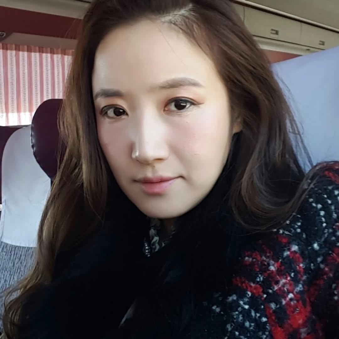 Photo by 행복부자 샤이니 | 건강. 마인드. 영어 on November 24, 2025. May be a selfie of one or more people, hair, train, bus and text.