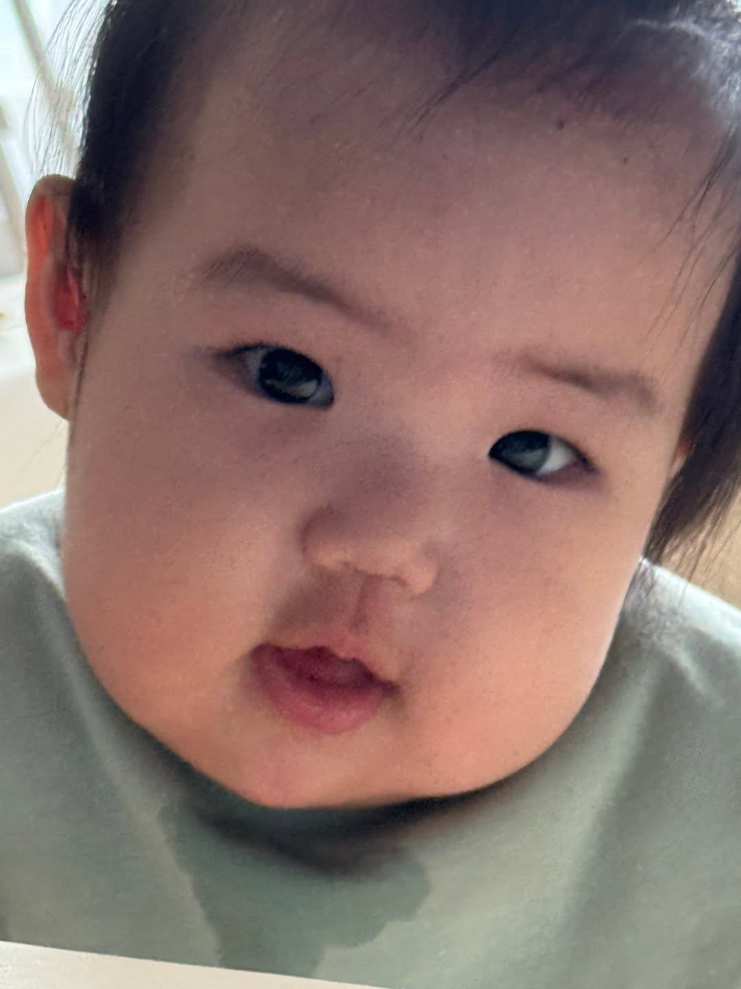 Photo by 행복부자 샤이니 | 건강. 마인드. 영어 on August 15, 2025. May be a closeup of 1 person, baby and text.