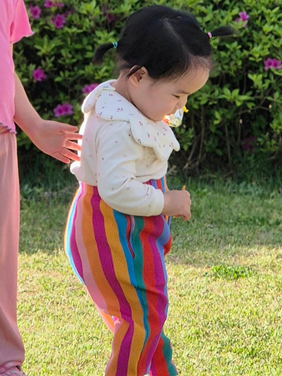 Photo by 행복부자 샤이니 | 건강. 마인드. 영어 on April 19, 2026. May be an image of baby, standing and text.