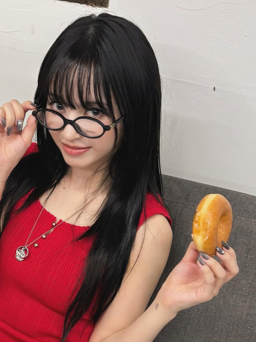 Photo by MASHIRO on July 21, 2025. May be an image of 1 person, hair, bagel and text.