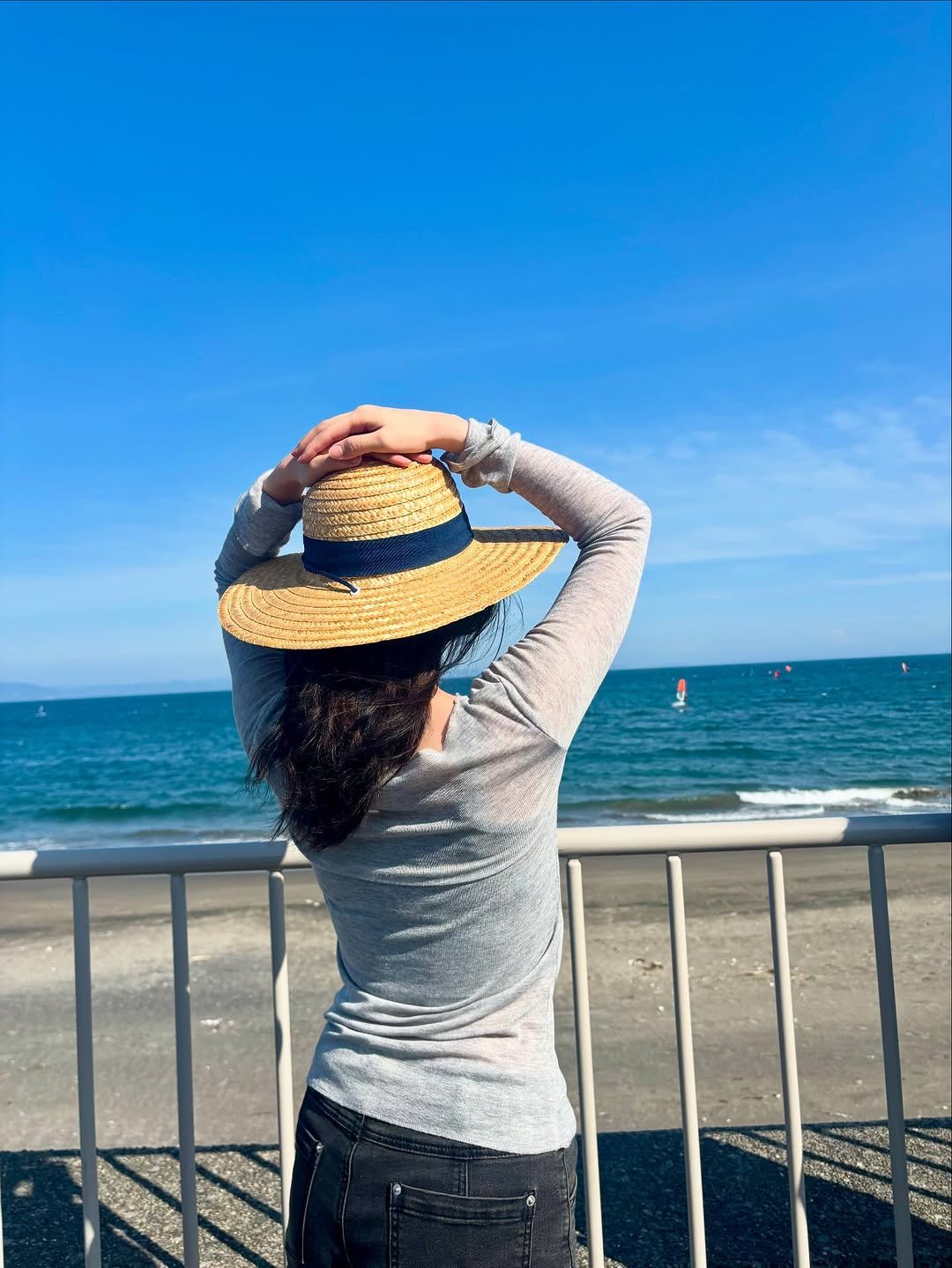 Photo by MASHIRO on June 08, 2025. May be an image of hat, ocean, beach, horizon and text.