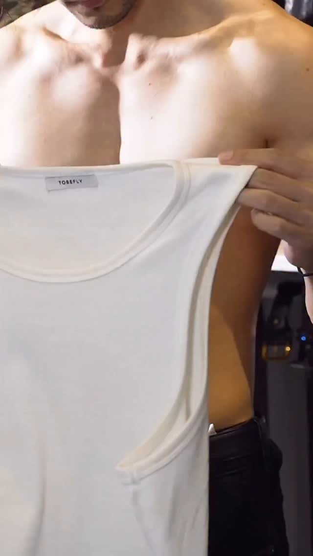 shiyun_fengjii 게시물 이미지: Uncle  try black cothes 🧤🖤🩶

#chineseboy...