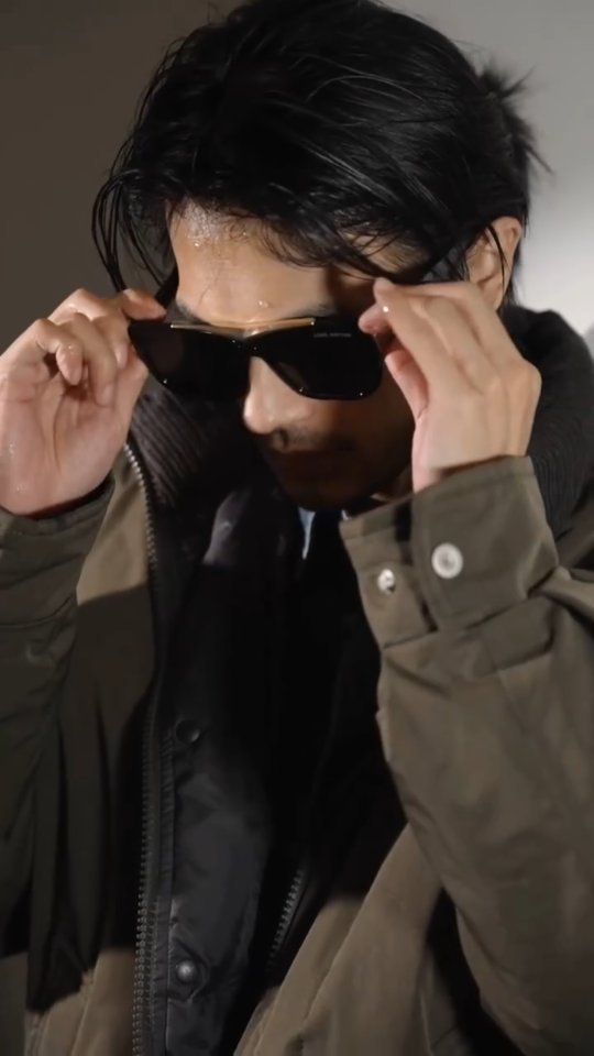 shiyun_fengjii 게시물 이미지: Good to see you all 🎧🧤

#chineseboy #fypage...