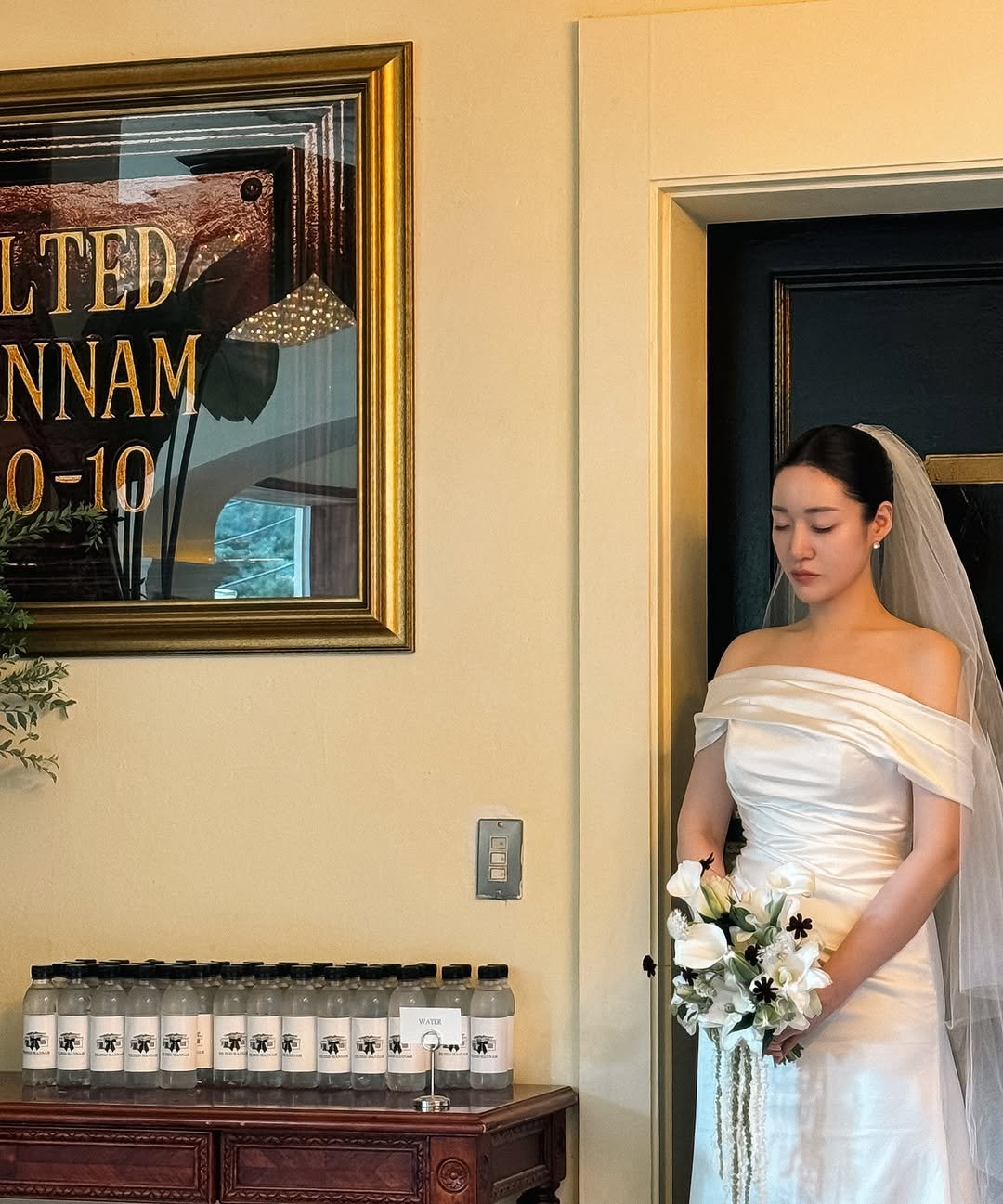 Photo shared by 슈히Shoohee on September 09, 2025 tagging @_zoa27, @__jeongeunseon, @laforet___official, and @ermington_flowers. May be an image of 1 person, wedding and text.