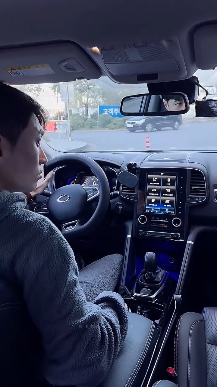 shoot_car 게시물 이미지: 컨디션 미침
재구매 고객님 차량
2020 더 뉴 QM6 2.0 개솔린 RE 시그니처...