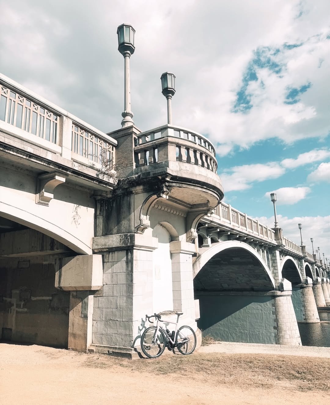 Photo by SHOTA 🟠🔵 on November 24, 2025. May be an image of bridge and text.