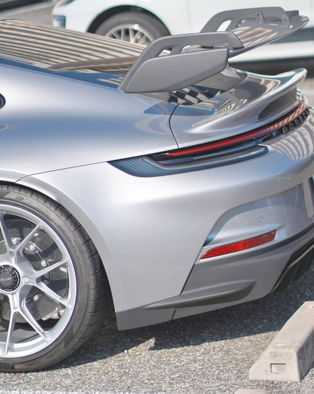 Photo by SHOTA 🟠🔵 on November 29, 2025. May be an image of race car, wheel, tailpipe and text.