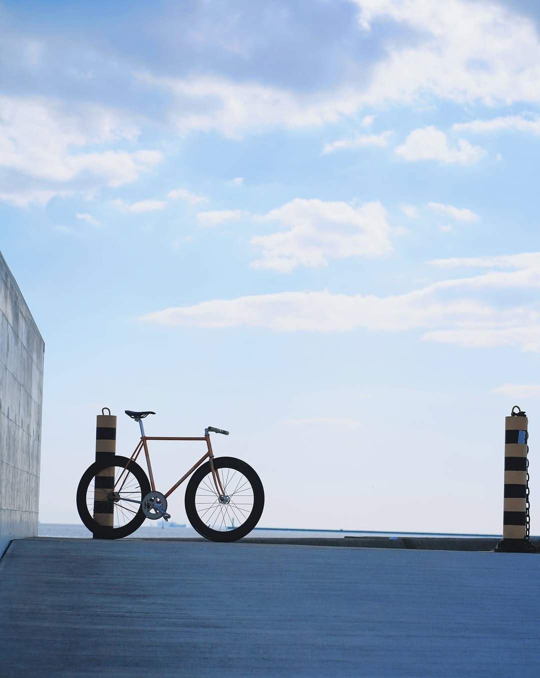 Photo by SHOTA 🟠🔵 on November 26, 2025. May be an image of bicycle, outdoors and text.