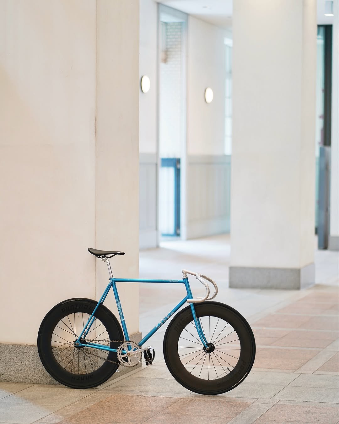 Photo by SHOTA 🟠🔵 on November 17, 2025. May be an image of bicycle and text.