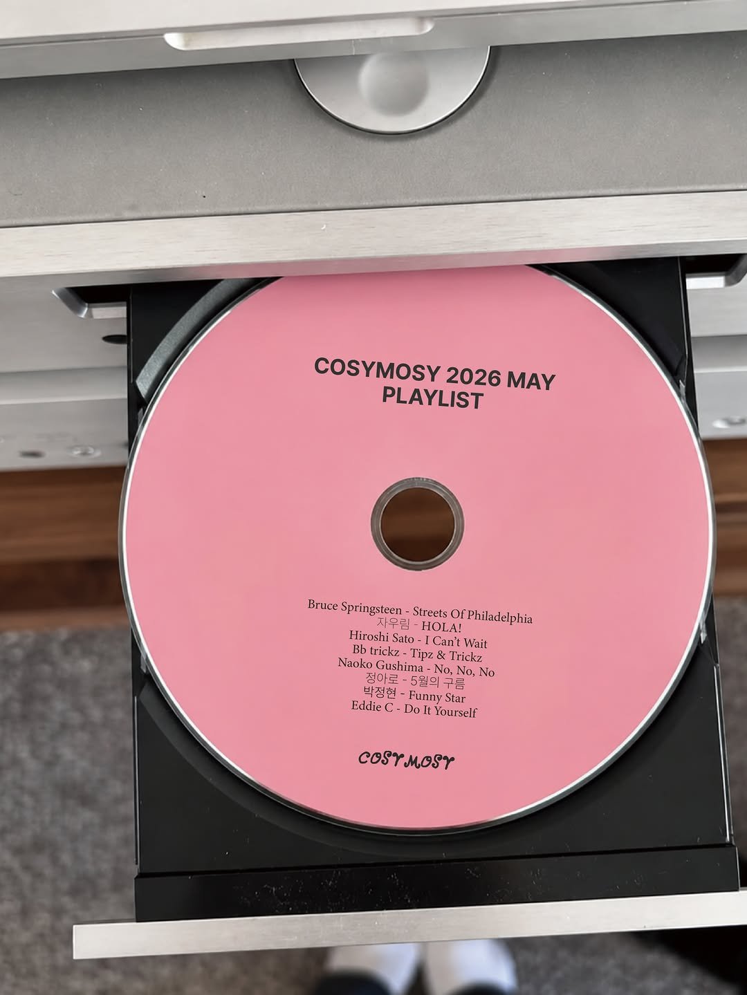 shop_cosymosy 게시물 이미지: 🌷🌷🌷🌷🌷🌷🌷🌷🌷🌷산책길에서 만난 가득 핀 장미들. 빛을 한가득 머금은 연두색 잎....
