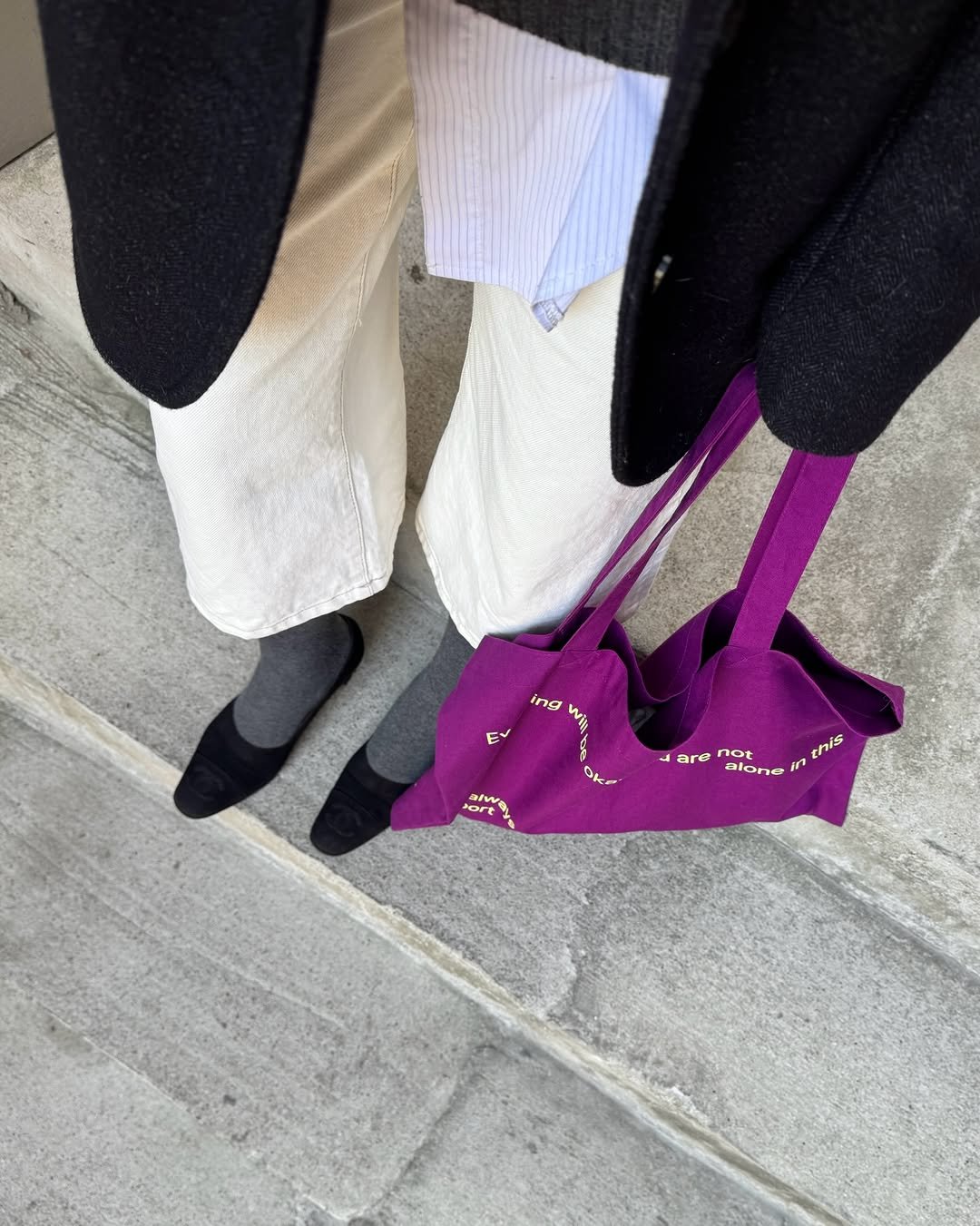 Photo by 코지모지 on February 07, 2026. May be an image of duffle coat, wingtip shoes, overcoat and text.