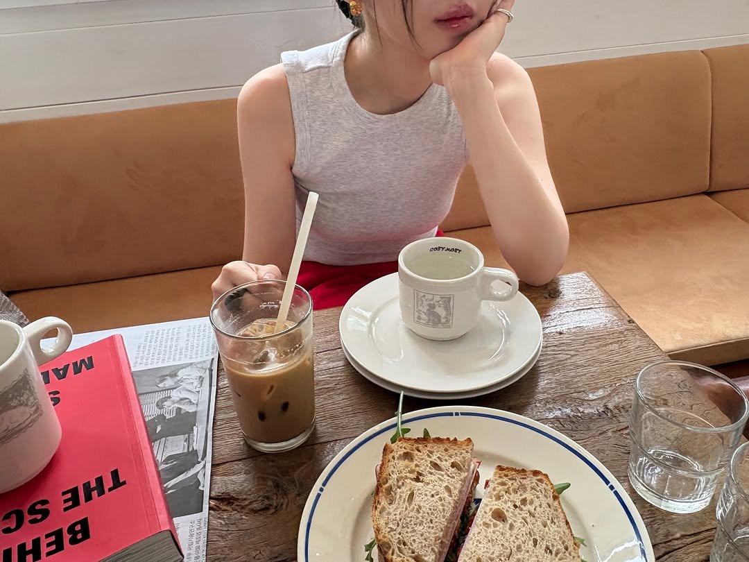 shop_cosymosy 게시물 이미지: 코지모지에서 선보이는 제작 머그. ☕️☕️

고양이랑 강아지를 픽셀화하여, 마치 컵...
