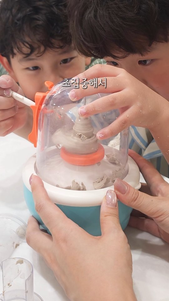 shoppingmom_up 게시물 이미지: 아 자랑하지 말걸..미국사는친구가 이걸 택배로 보내달라는데..😅
이건 저도 태국올때...