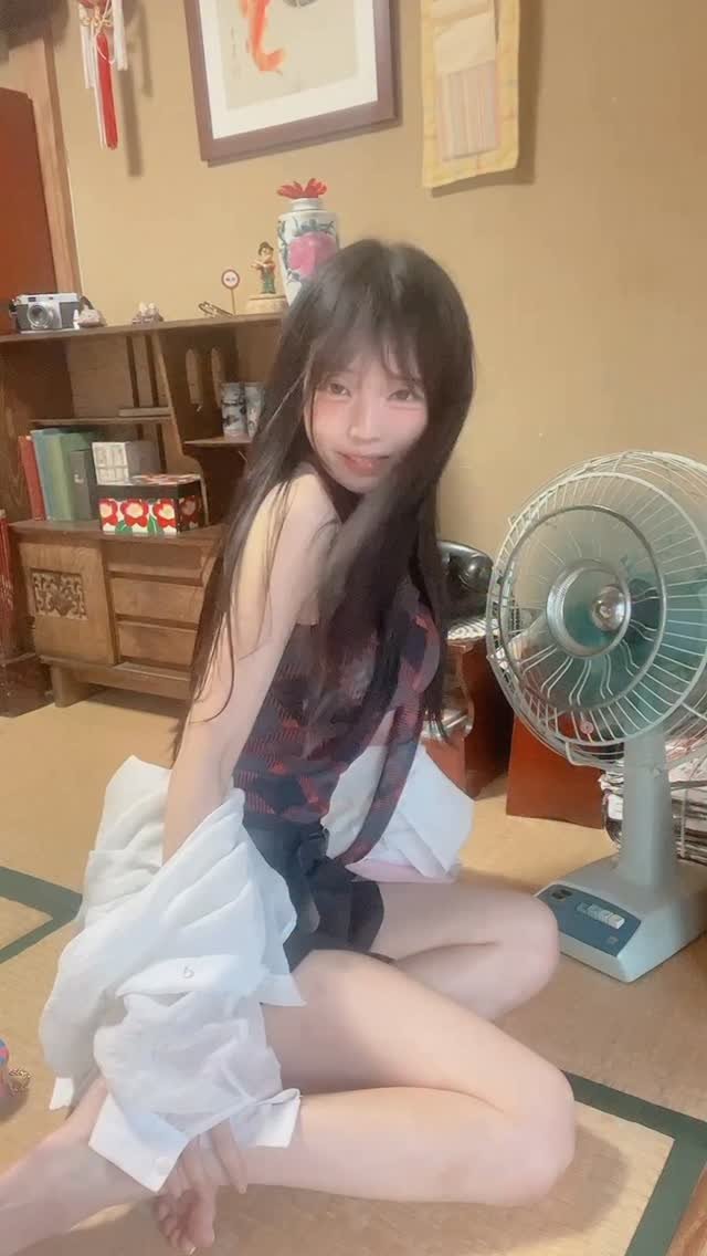 showa_shojo 게시물 이미지: 本当に昔の東京の家で- 아 시원해🍧 #東京 #夏