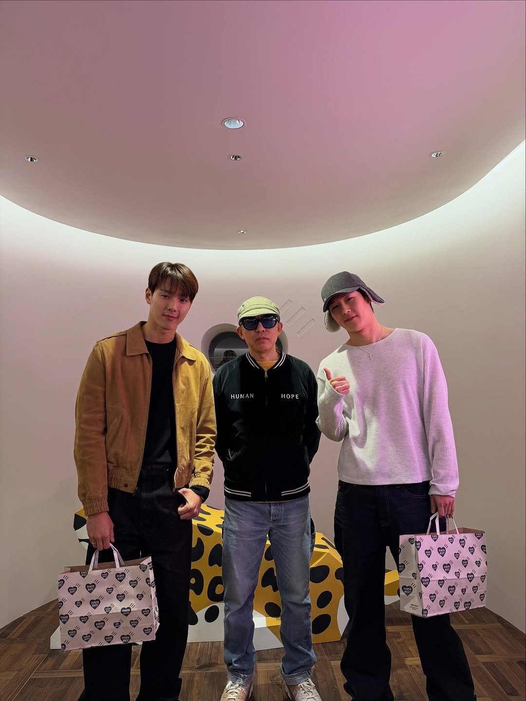 Photo by 셔누 SHOWNU on December 01, 2025. May be an image of standing and text that says 'нор'.