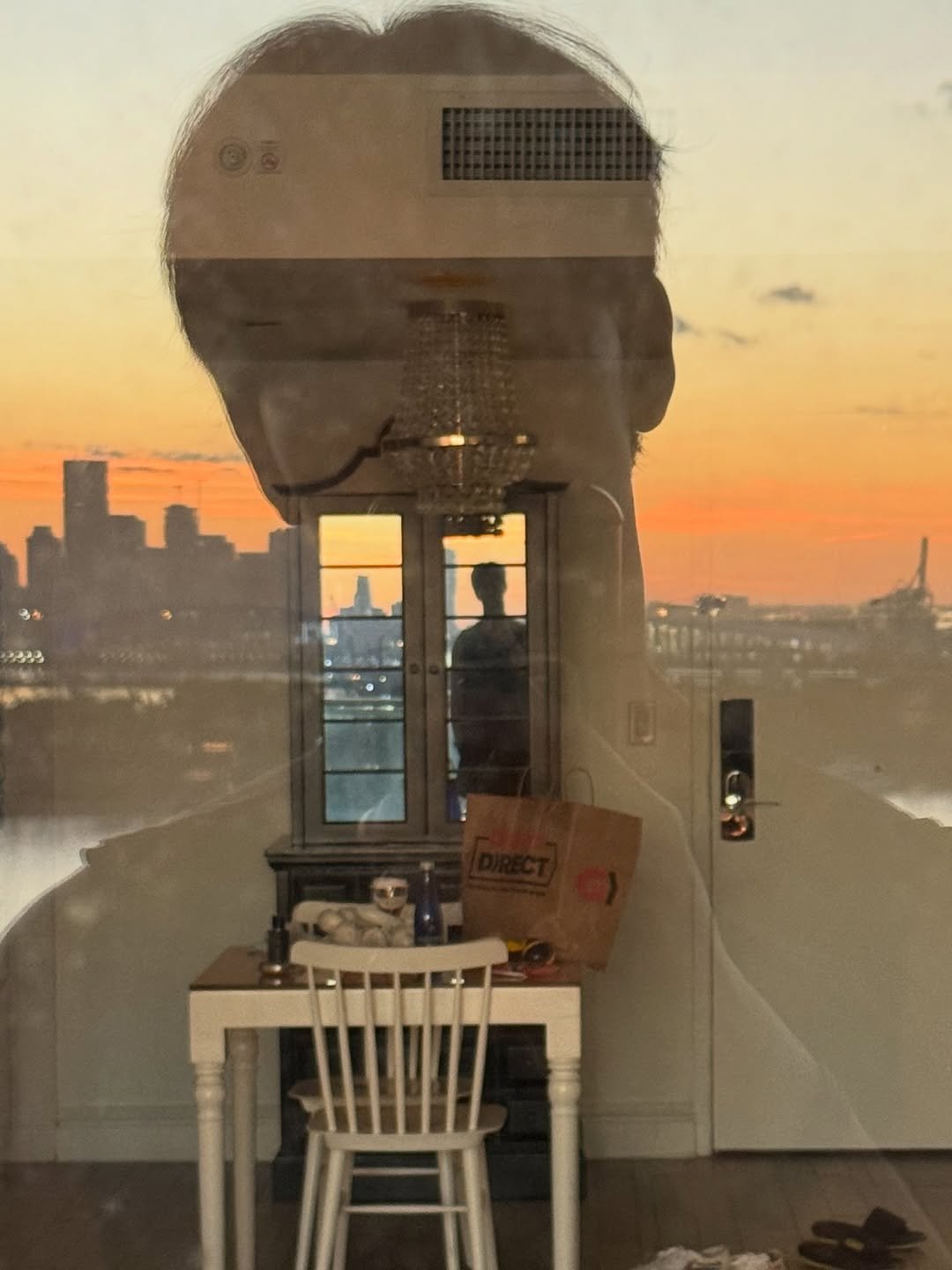 Photo by 셔누 SHOWNU on December 22, 2025. May be an image of the Queensboro Bridge, window and text.