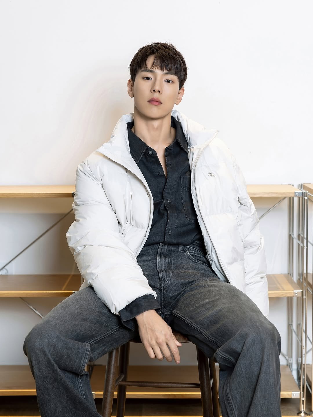 Photo shared by 셔누 SHOWNU on October 26, 2025 tagging @calvinklein. May be an image of duffle coat, overcoat, goosedown coat, jacket, parka and text.