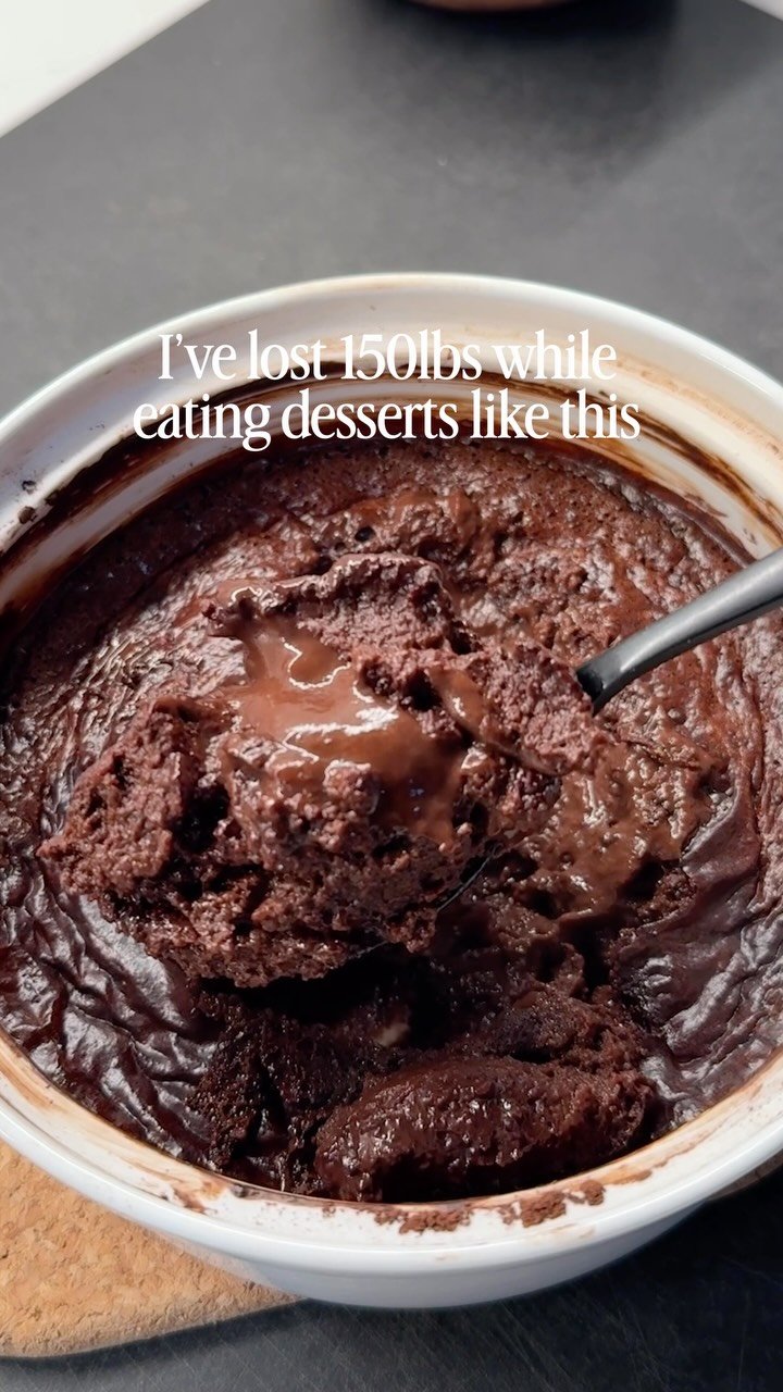 shredhappens 게시물 이미지: 🤯GENIUS HEALTHY LAVA CAKE DESSERT

This is...