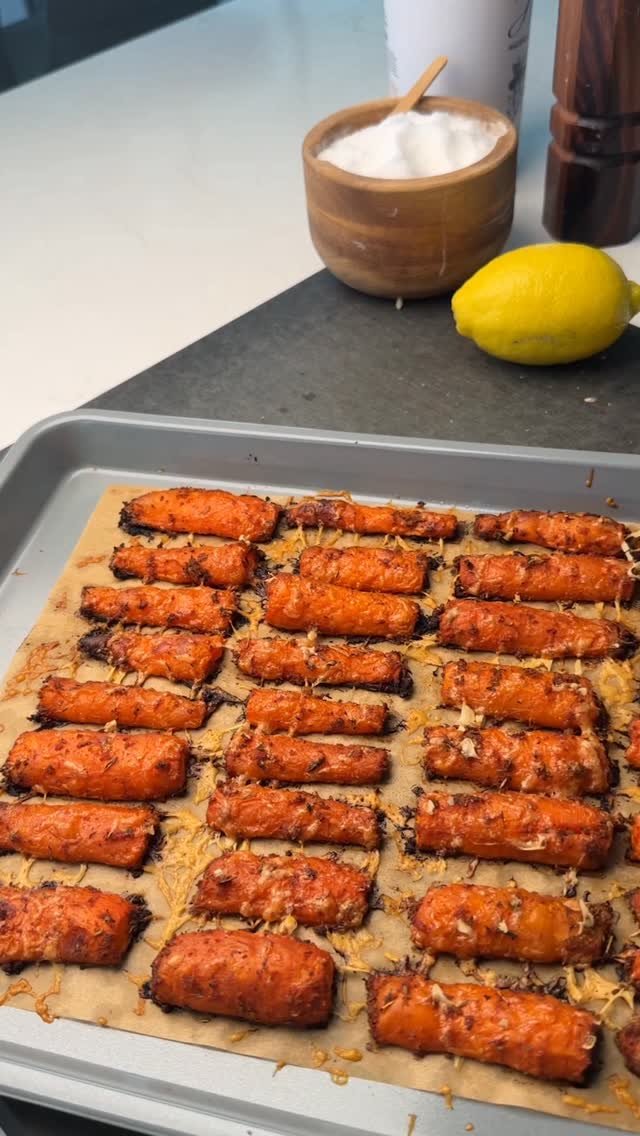 shredhappens 게시물 이미지: 🥕CREAMY ROASTED CARROT SALAD 

This creamy...