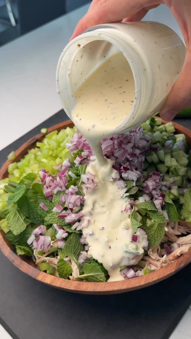 shredhappens 게시물 이미지: 💥HIGH PROTEIN Dirty Herb Chicken Salad

This...