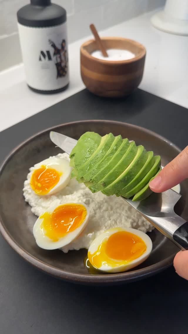 shredhappens 게시물 이미지: HEALTHY BREAKFAST POWER BOWL

I’ve lost close...