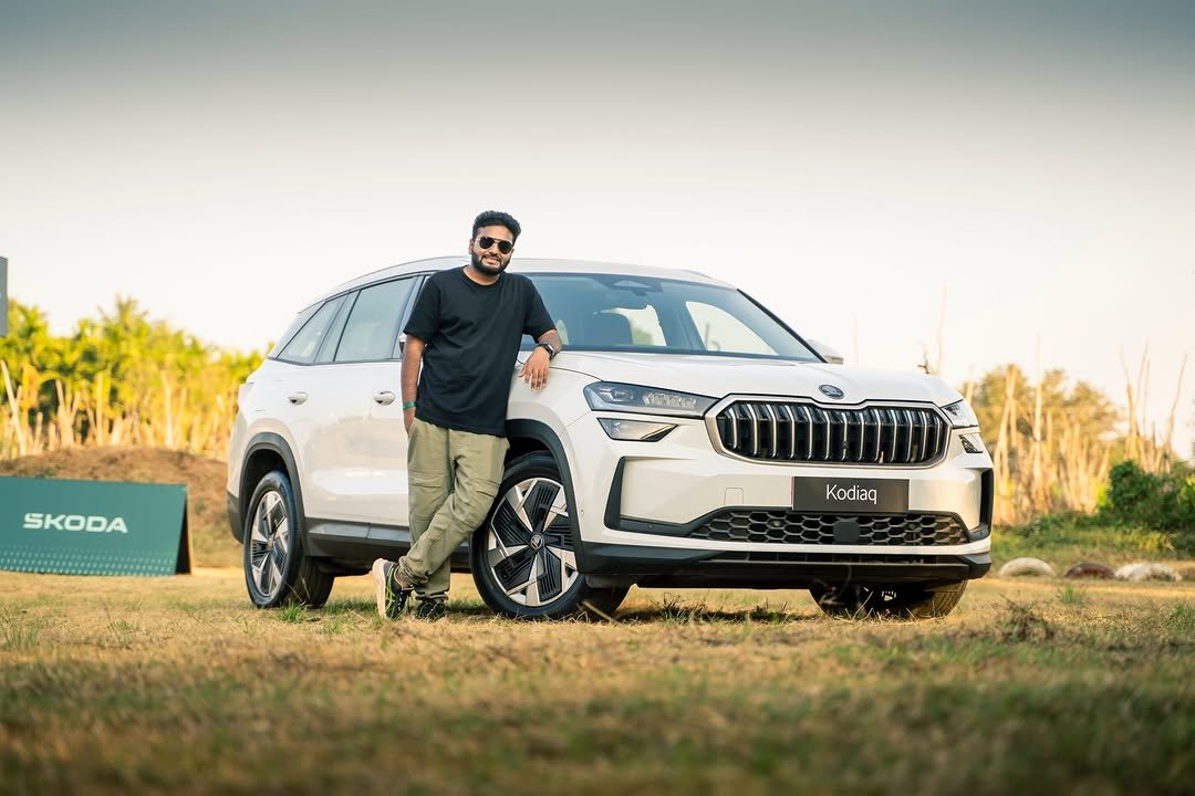 Photo by Zahoor Hassan on December 26, 2025. May be an image of jeep, car, minivan, wheel, road and text that says 'SKODA Kodiaq 820 KRE'.