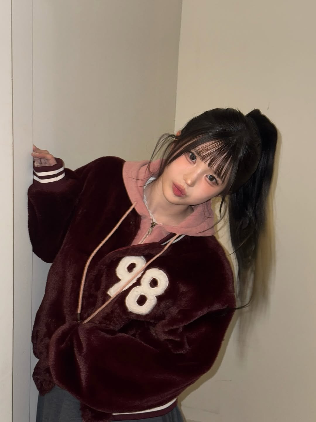 Photo by 송하영 on January 25, 2026. May be an image of one or more people, bangs, duffle coat, top, parka, flight jacket and text.