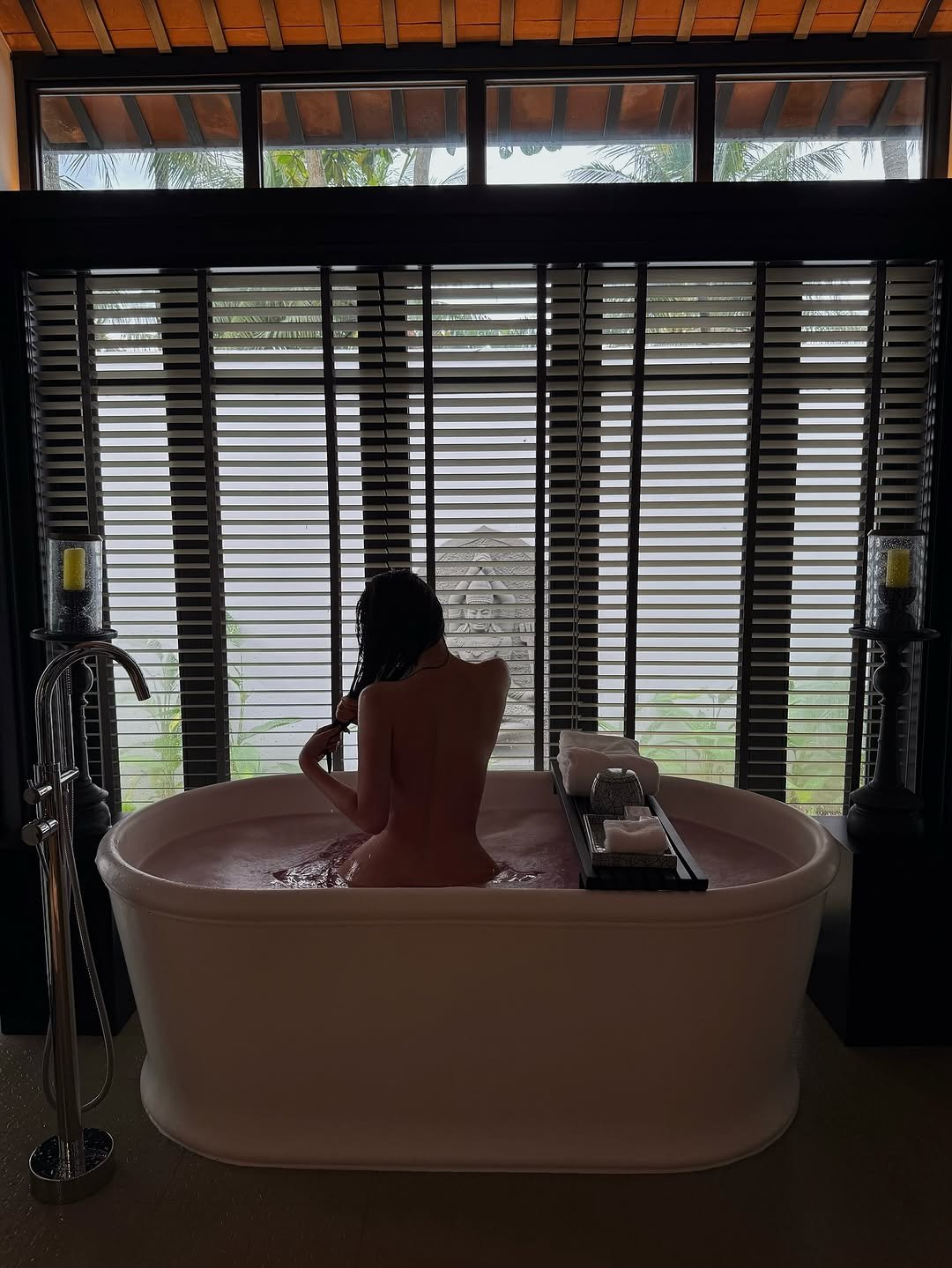 Photo by Siyoung on October 01, 2025. May be an image of bathtub and shower.