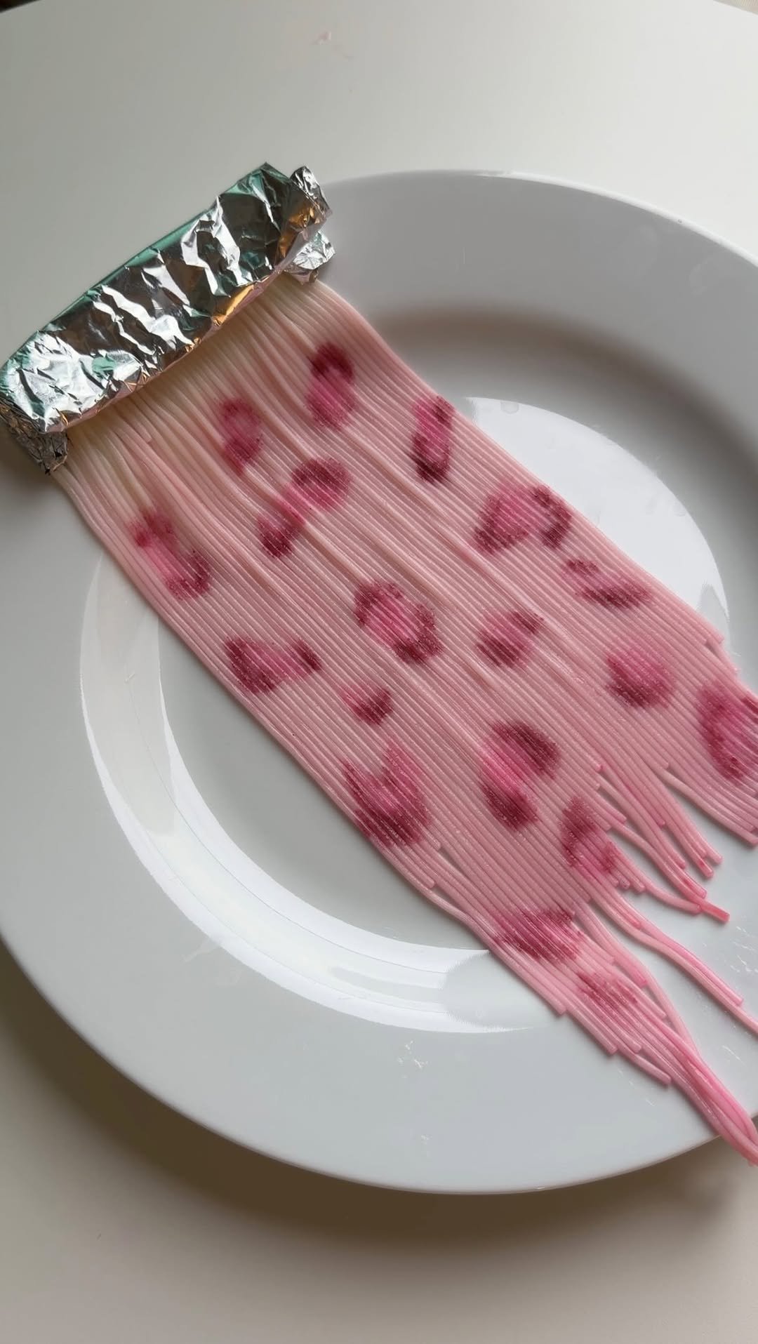 sibatable 게시물 이미지: 호피국수염색💗
비트,비트가루,백년초가루
근데 국수에서 비트 흙맛이 나네여 😋
