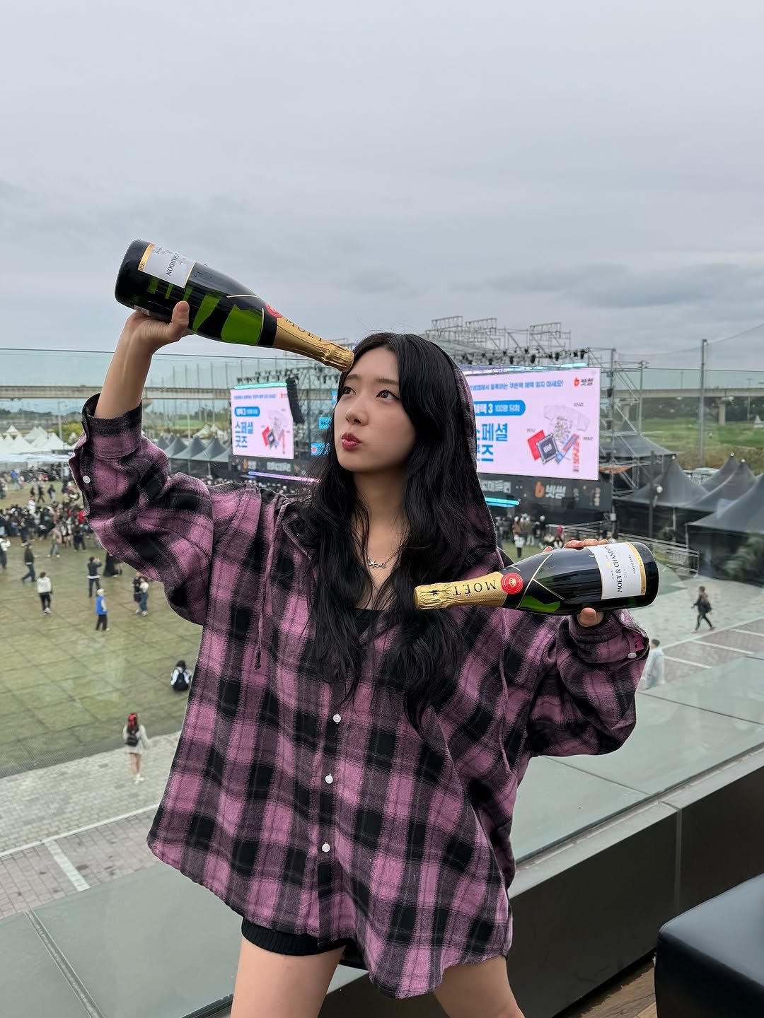 sieunniya_ 게시물 이미지: 권력있게 찍어줘.

?

@madly_medley @bithumb_official...