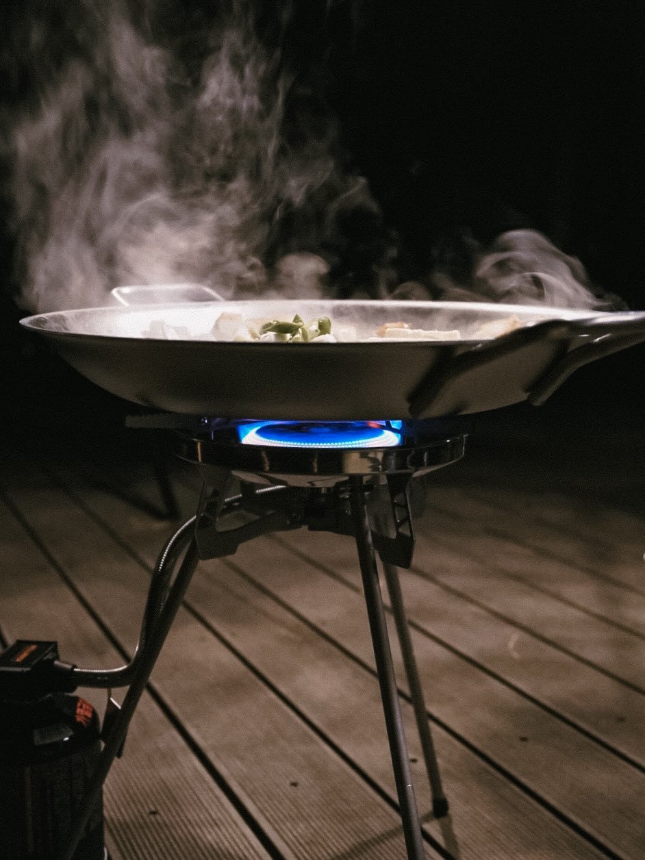 Photo shared by 🍃시기 캠프 on December 03, 2025 tagging @bellrock_official. May be an image of stove, cooker, grill, saucepan and text.