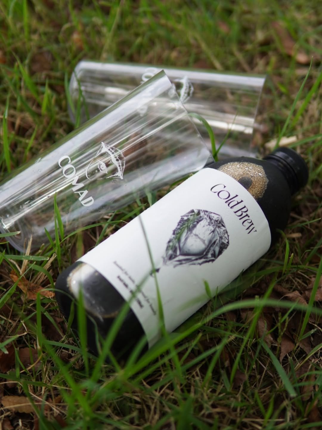 Photo shared by 🍃시기 캠프 on September 24, 2025 tagging @comad_8. May be an image of fragrance, hair product, flask, bottle, water bottle and text that says 'CO COMAD : AD Costiue Cold ColdBrew Brew Brew'.