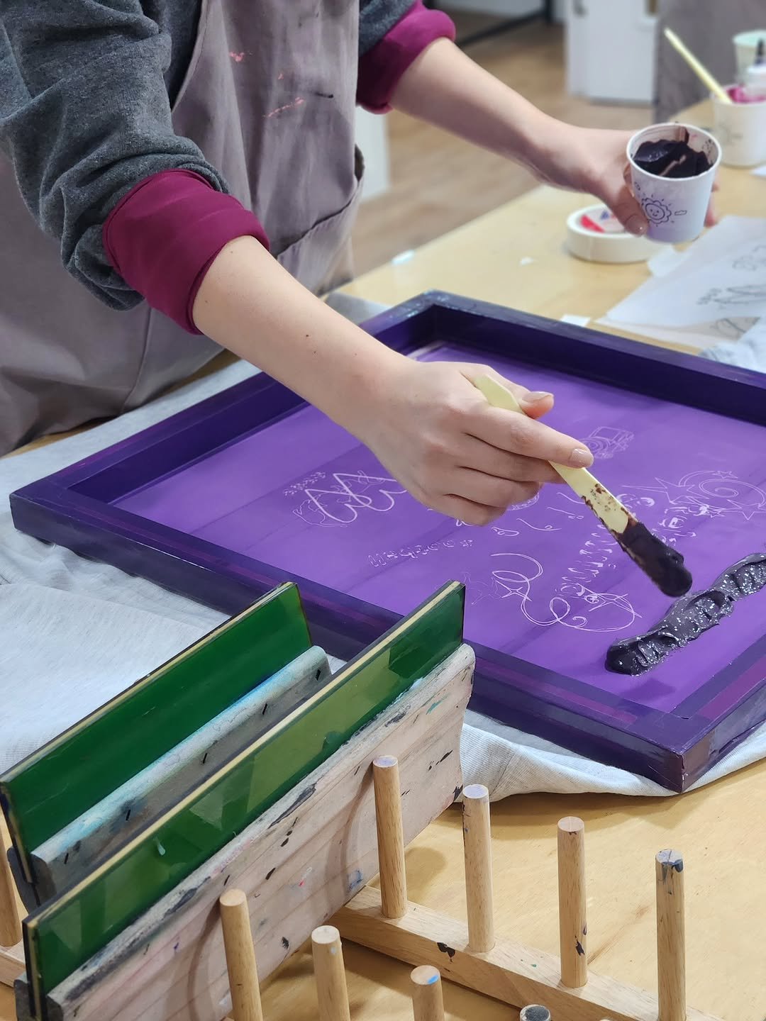 Photo by 시그니처프린트 판화그림공방 on December 29, 2025. May be an image of book and text.