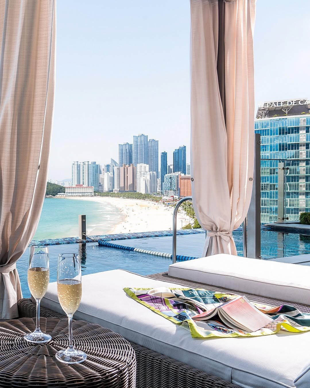 signiel_hotels 게시물 이미지: Your most exquisite escape in the city. 

도심...