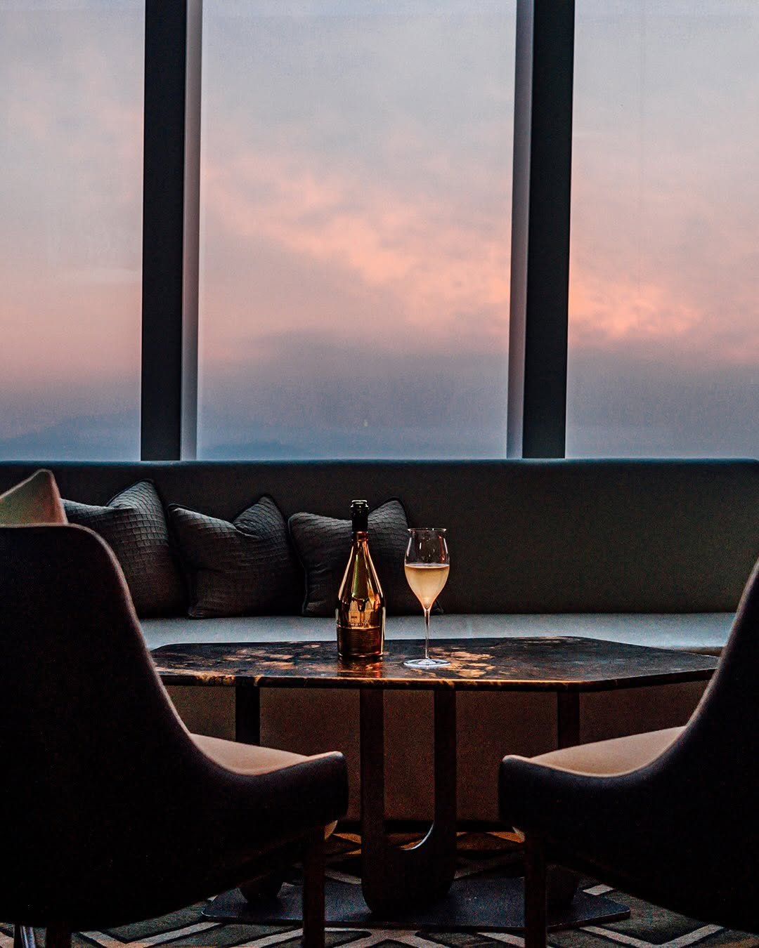 signiel_hotels 게시물 이미지: Where city lights glow at their finest. 

도심의...