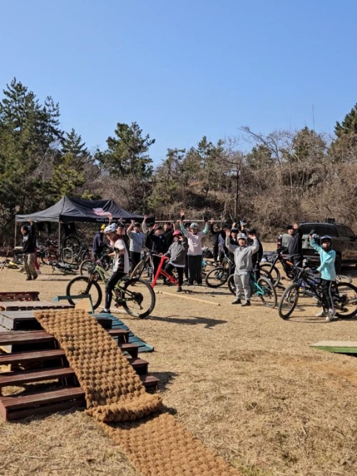 sikss_lee 게시물 이미지: 아이들이 뛰어 놀 수 있는 곳이 
더 많아 졌으면 좋겠습니다
 
물론 자전거...