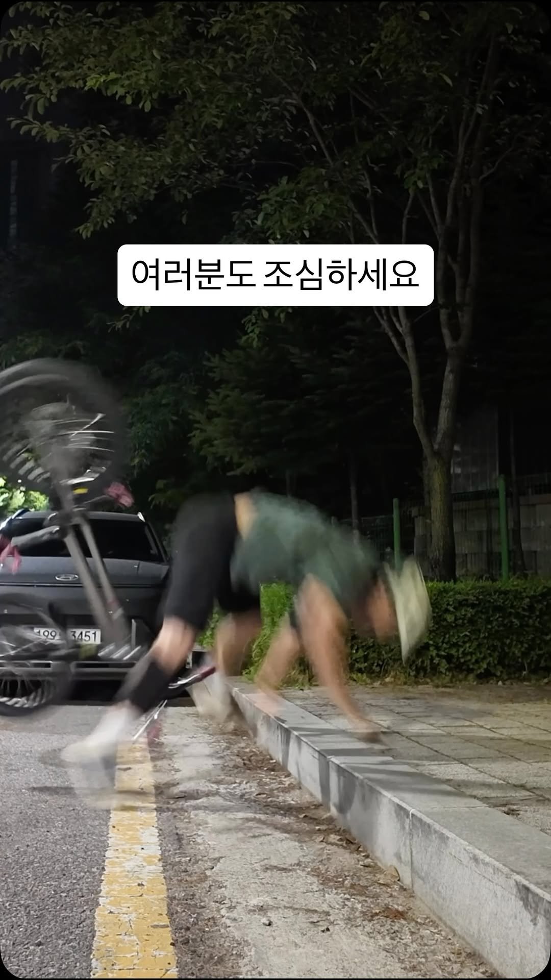 sikss_lee 게시물 이미지: 제가 턱을 왜 갈았냐면요..
.
#리바쇼 #트라이얼 #산악자전거 #mtb자전거 #자전거낙차