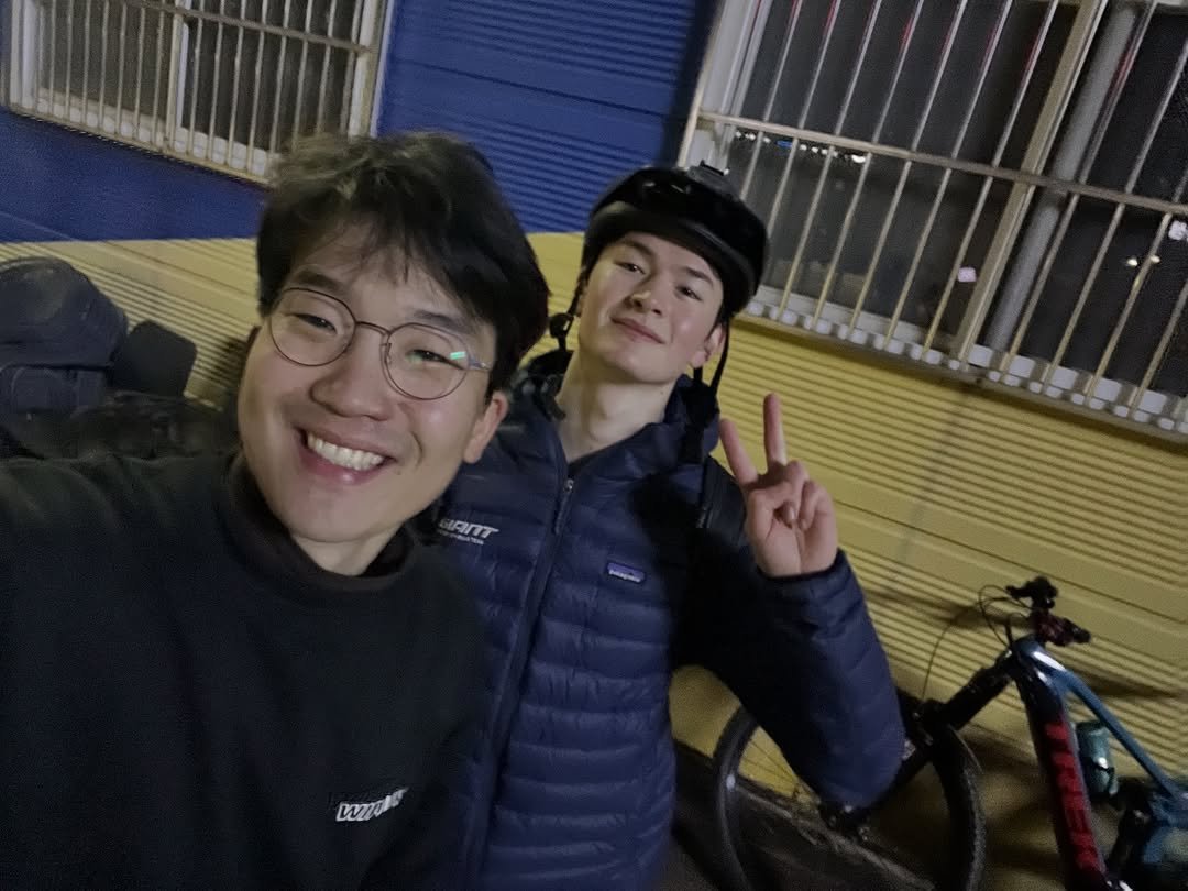 Photo shared by 식쓰 on November 20, 2025 tagging @saschakim1. May be an image of bicycle, tire and text.